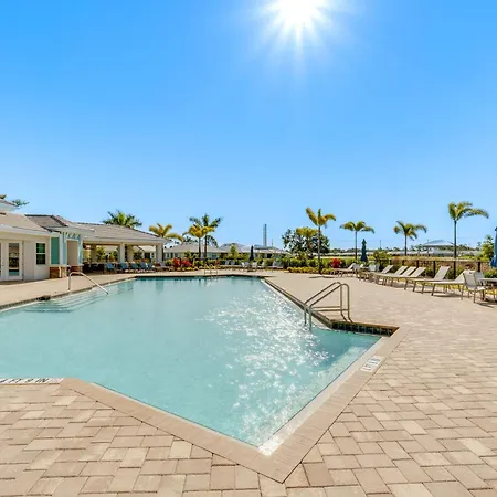 Coastal Venice Villa With Patio And Resort Amenities!